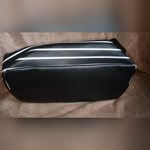 Kenneth Cole Reaction Large Black & White Bag - Picture 7 of 11